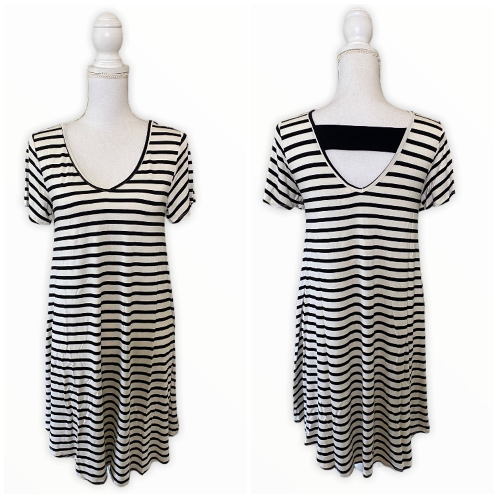 🖤 Short Sleeves Striped V-Neck Dress